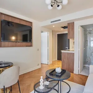 Centre De By Prestige Parigi
